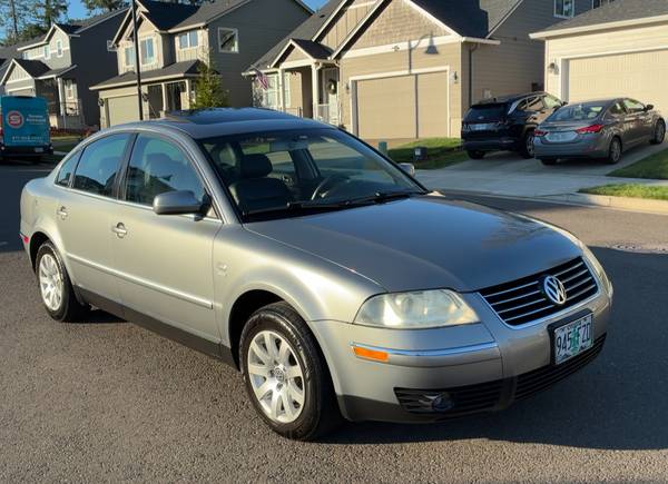 2002 Volkswagen Passat 4-door sedan 1