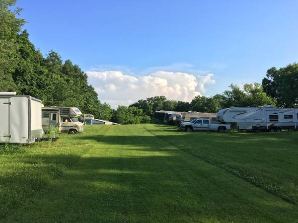$390 Almacenamiento al aire libre de Adam ~ RV / Barcos / Remolques. ¡Llame hoy! (Richmond, IL.)63898473236098122