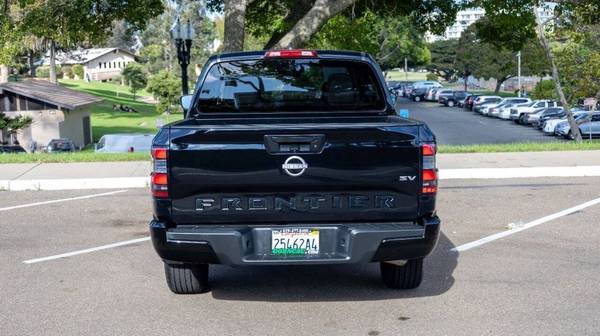 2024 Nissan Frontier Black - Photo 7