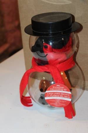 Snowman Decorating Kit - Brand New! 1