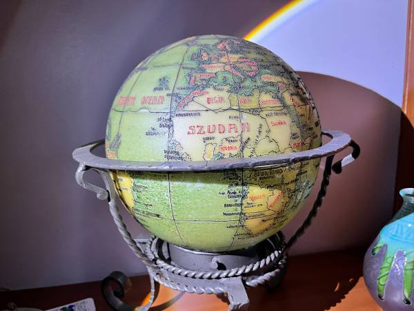 9.5-Inch Terrestrial Illuminated Globe 1