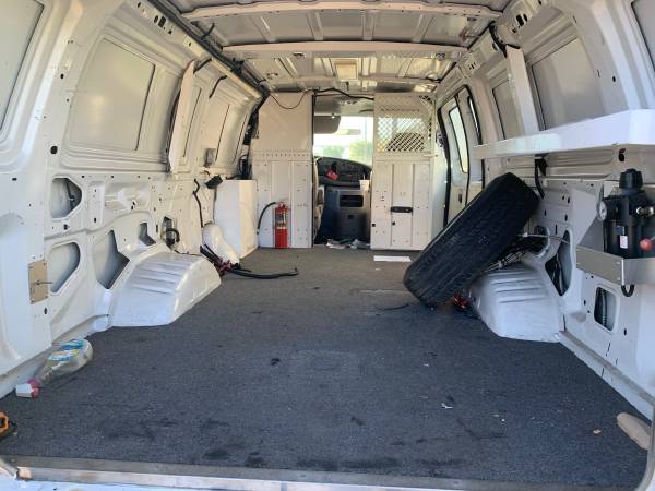 2001 Ford E250 - Photo 12