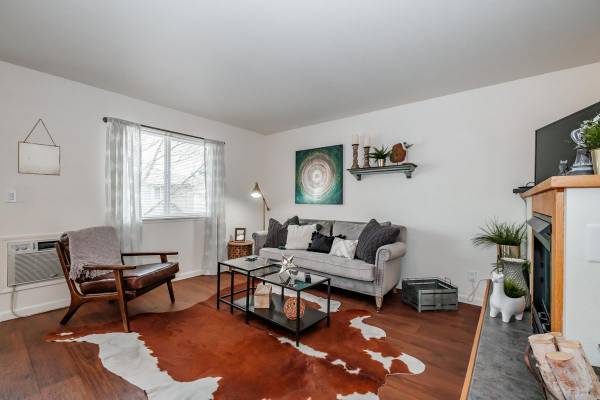 $2,049 / 3br - 1250ft2 - Getting Warm Out? Stay Cool in the A/C in Your New Home!63373572402179124