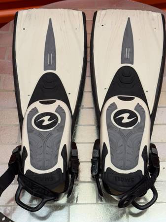 Aqua Lung Express ADJ Strap Heel Diving Fin Black Small 37 - 40 1