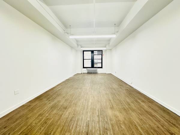 $2,350 / 702ft2 - 😸 Sink Office Space Unit with Wood Floors Doorman Building Elevator (Midtown West)63816602754179123