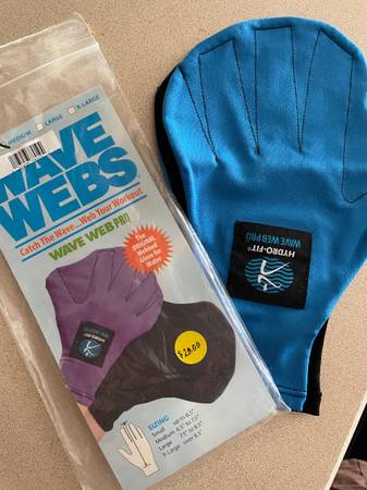 Swim gloves 1