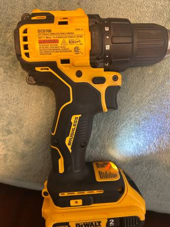 Dewalt taladro 1/2” Atomic 20v, 3 baterías y cargador - $12063435874731649122