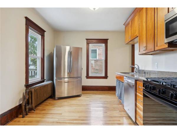 $2050.00 / 3br - For Rent: Spacious 3BR/1BA Unit in the Heart of Saint Paul63666930664961124
