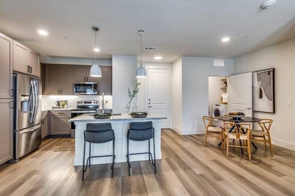 $2,685 / 2br - 1445ft2 - New Construction! So many floorplans available - An absolute Must See! (Grand Prairie, Mansfield, Midlothian)63796327276419124