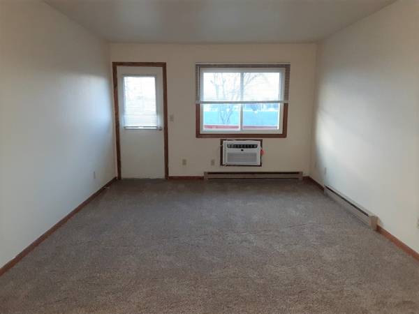 $625 / 2br - 750ft2 - 200 E. Krych St. #15 - 2 Bedroom / 1 Bathroom - Available October 2025 (Thorp)63845958420481121