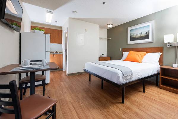 Flat Screen TVs, Free Premium Cable TV, Free Parking 1