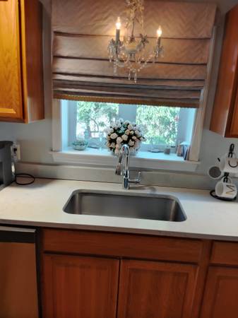 $1,500 / 4br - 2000ft2 - Room and Common Areas for Rent (Wellesley)63802096950145124