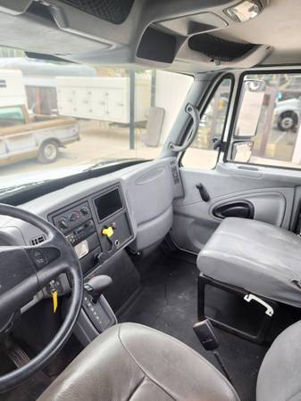 2005 International 4300 CAB CHASSIS - Photo 11