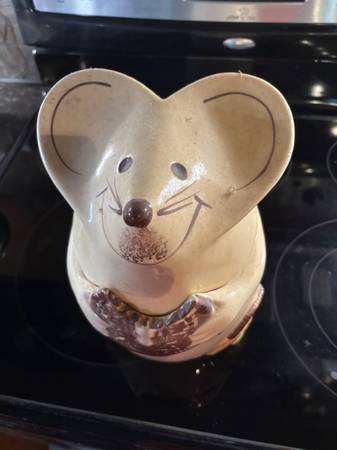 Large cookie jar shaped as a mouse 1