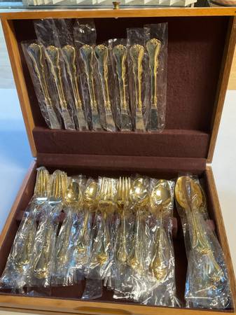 new Cambridge Silversmiths Flatware Gold Jessica 45 pcs service for 8 1