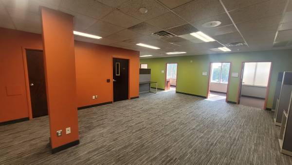 $300 **Private Office Space in Central Location of Southfield** (Southfield)64018942656386120
