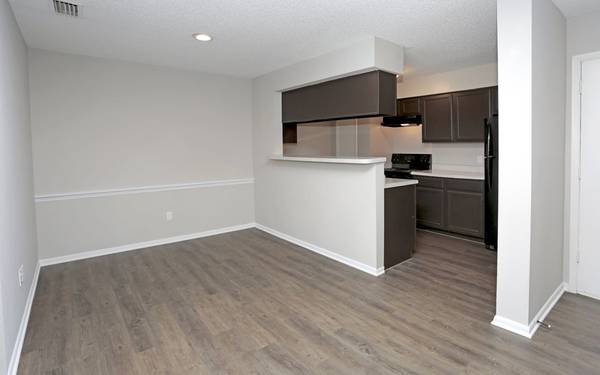 $1,260 / 1br - 650ft2 - On-site Maintenance, Rent Credit Reporting Service, 1B/1B (958 VILLAGE TRAIL, PORT ORANGE, FL)63791497589891124