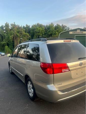 2004 Toyota sienna - $3,400 (Atlanta)63620777284737123