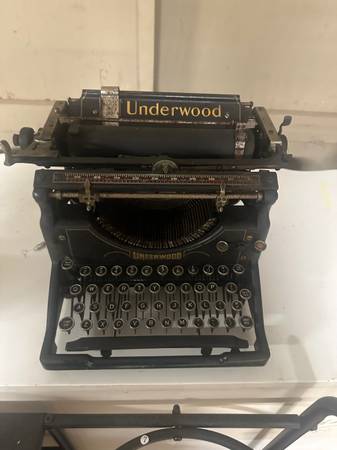 Old Underwood Typewriter 1