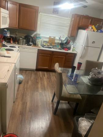$1,100 / 2br - Lease takeover from october until april possible renewal (Lafayette)63680139799553121