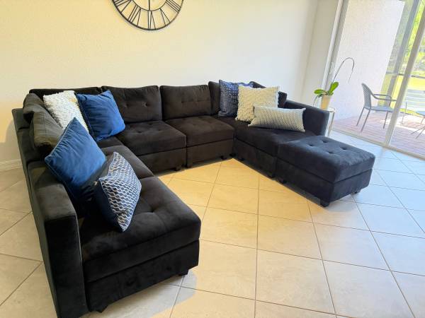 Customizable Sectional Couch- Black 1