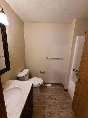 $975 / 2br - 1050ft2 - Wenig Hills Apartment - 2 bedrooms, 2 Bathrooms (1310 Wenig Road NE)63815083355523124