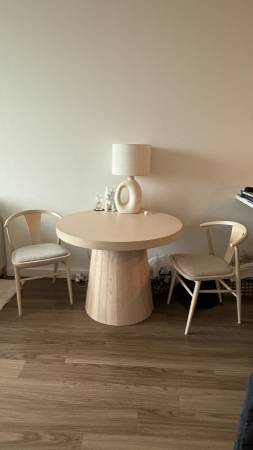 Extendable Dining Table 1