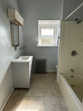 $1,090 / 2br - 1100ft2 - Big Apt. with nice view (Crafton)64013366621569124