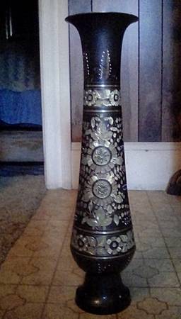 Solid Brass Vase,Large,design all around vase.  Like NEW. Please call! 1