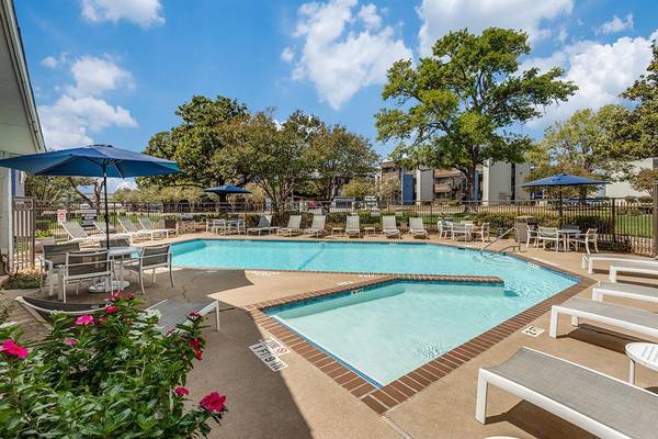 Granite countertops*, Private patio or balcony*, Pet wash 1