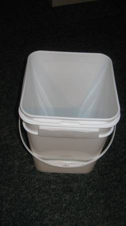 4 gallon square bucket with lid 1