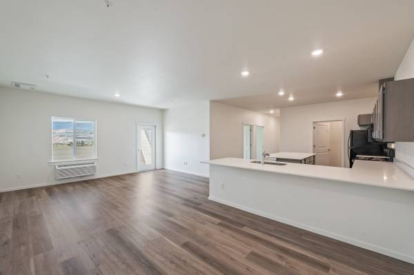 Spacious 3-Bedroom, 2-Bath Apartment for Rent!!!! 1 WHOLE MONTH FREE! 1