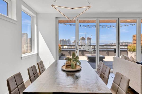 $2,140 / 1br - 440ft2 - Top Floor One Bed - Where Style Meets Comfort and Views! (Capitol Hill)63786708163329121