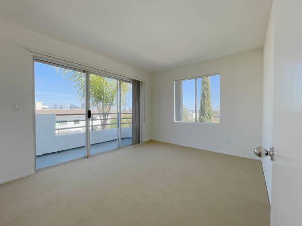 $3,750 / 2br - Top Floor 2BR 2BA Penthouse w/ Lots of Light, 2 Balconies+More (Westwood 90024/UCLA, Brentwood, West LA, Beverly Hills)63998006313987124