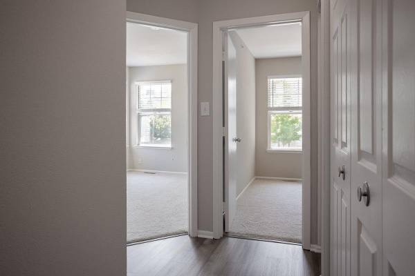$2,230 / 2br - 918ft2 - Loft Floor Plans Available, Package Acceptance, Den or Study (5320 Cedar Ln, Columbia, MD)63694891341699124