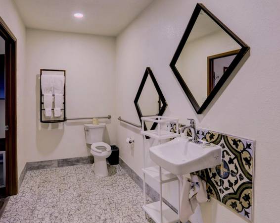 $399 / 1br - NEW LOWER WEEKLY ALL-INCLUSIVE RATE! > WiFi, CableTV, Coffee, A/C (South Sacramento)64043836997123124