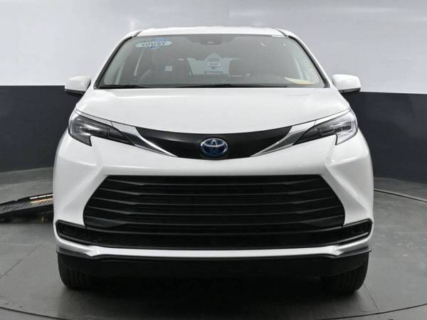 2025 NEW TOYOTA SIENNA HYBRID BRAUN WHEELCHAIR VAN 5 YEAR WARRANTY - $82,700 (Seekonk MA , Platinum BraunAbility Dealer)63469621534465124