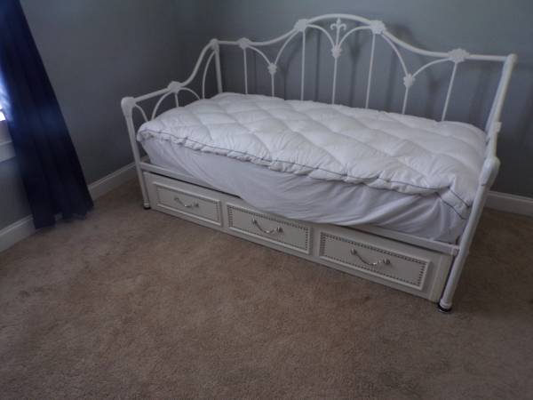 TWIN BED WITH DRAW AND COMES WITH MATTRESS 1