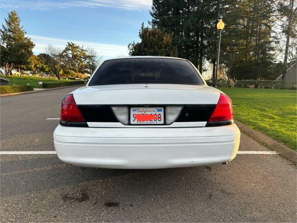 CROWN VIC 2011 - $5.000 (sebastopol)63470223842689123