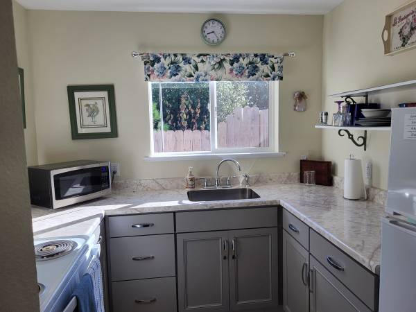 $1,300 / 1br - 285ft2 - Estudio con cocina completa Add-on (Shasta)63972531611011122