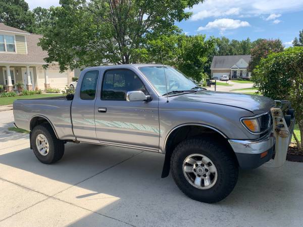 TOYOTA TACOMA SR5 4x4 - $6,800 (Ballard)63622882342019124