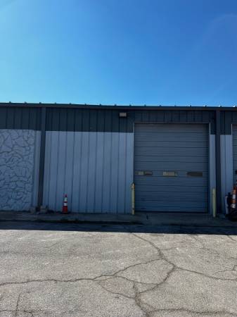 $1,500 / 2000ft2 - 2000 sq.ft. Shop/Warehouse Available Now!  Good location (21st Place and Sheridan)63982132717315121