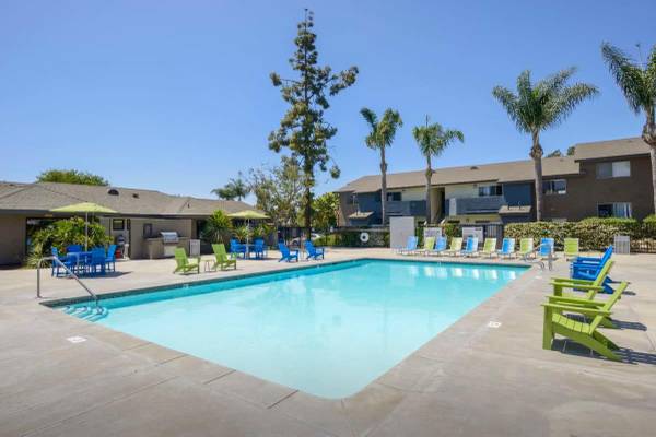 $2,721 / 2br - 890ft2 - Updated Vista Living  Open Concept, Washer/Dryer, & Farmhouse S (Vista)63663854466179122