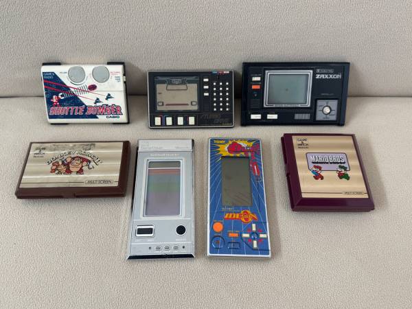 Vintage Collectors Electronic Pocket Game and Watch 1