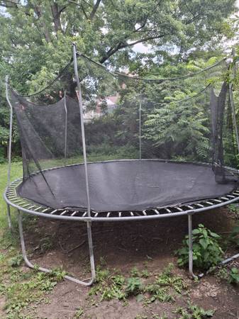 15' Enclosed Trampoline 1