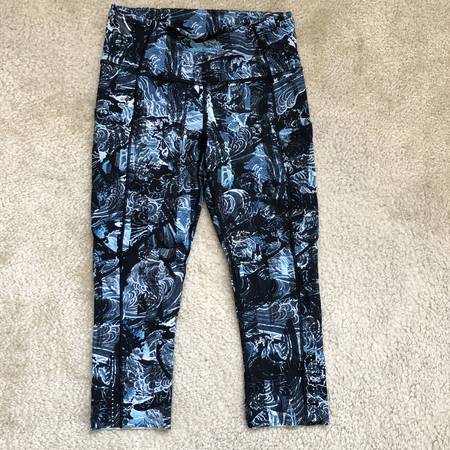 Lululemon Women's Printed Crop Leggings Size 6 – Blue Black High