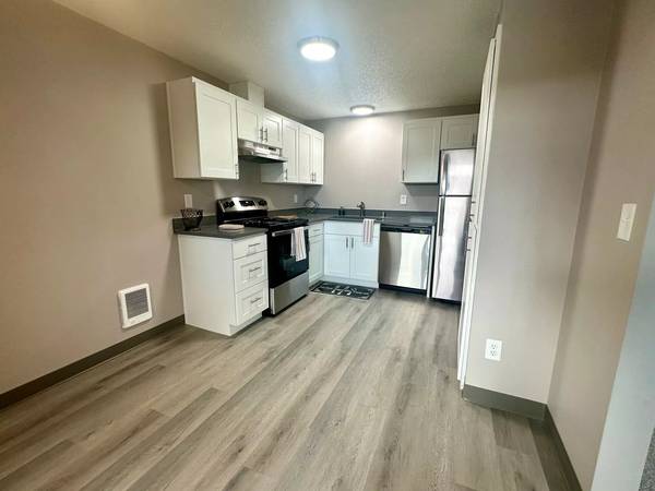 $1,899 / 2br - 900ft2 - Relaxing garden-style 900 sq ft 2 bed 1 bath - Forest Park (Puyallup)63786614006017122