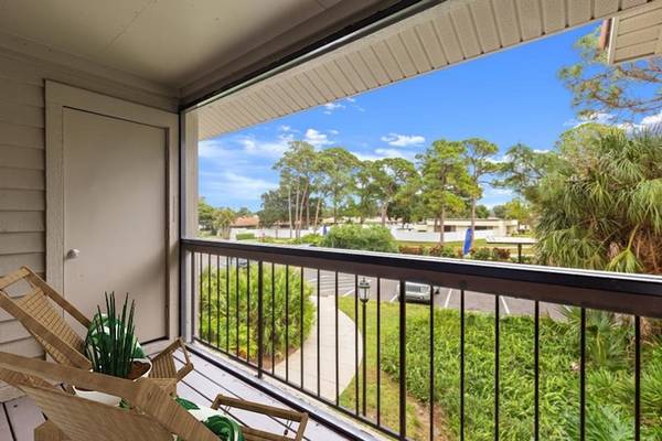 $1,899 / 2br - 1000ft2 - Lavadora/Secadora, Techos Altos, Entrada Privada (Gulf gate)63791154658561120