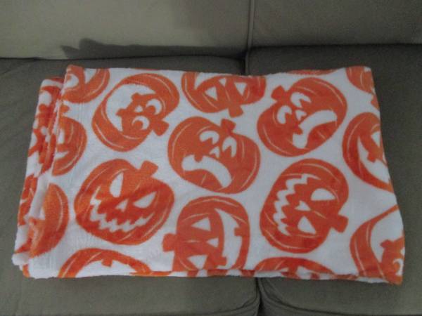 Halloween Blanket Throw Orange Pumpkins "Hyde & Eek" Target 2022 FUN!! 1