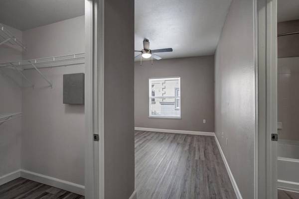 $2,580 / 2br - 1240ft2 - Relaxing Hot Tub, Sparkling Pool, Private Patio/Balcony (Pocket-Greenhaven Sacramento)64043664751362123